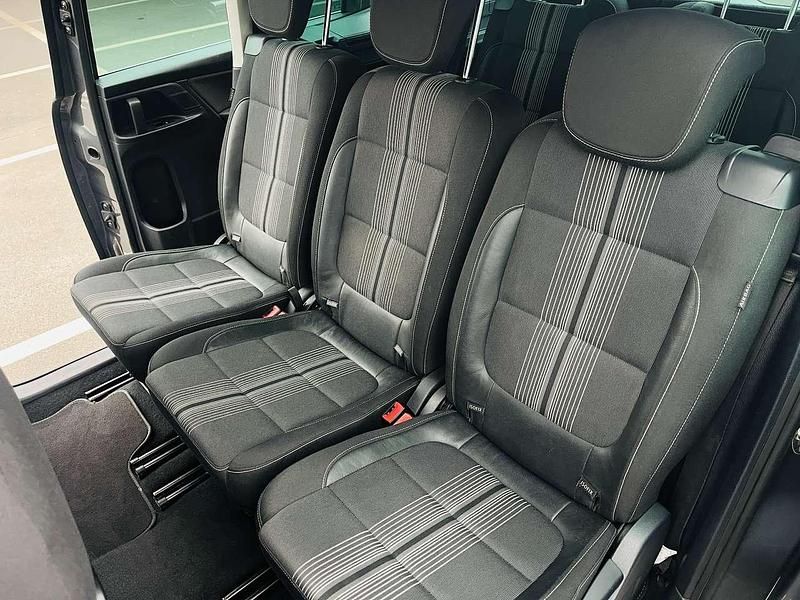Second-hand VW Sharan Match 140 CP (102 kW) 2012 Gri Monovolum