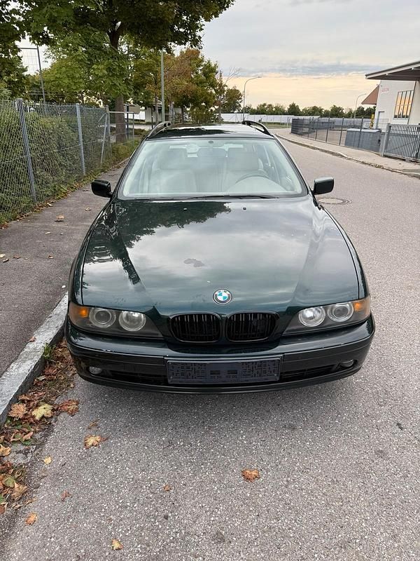 Grün Gebraucht 2001 BMW 530 Kombi | 1.000 € (Superpreis) - Bild 1/4