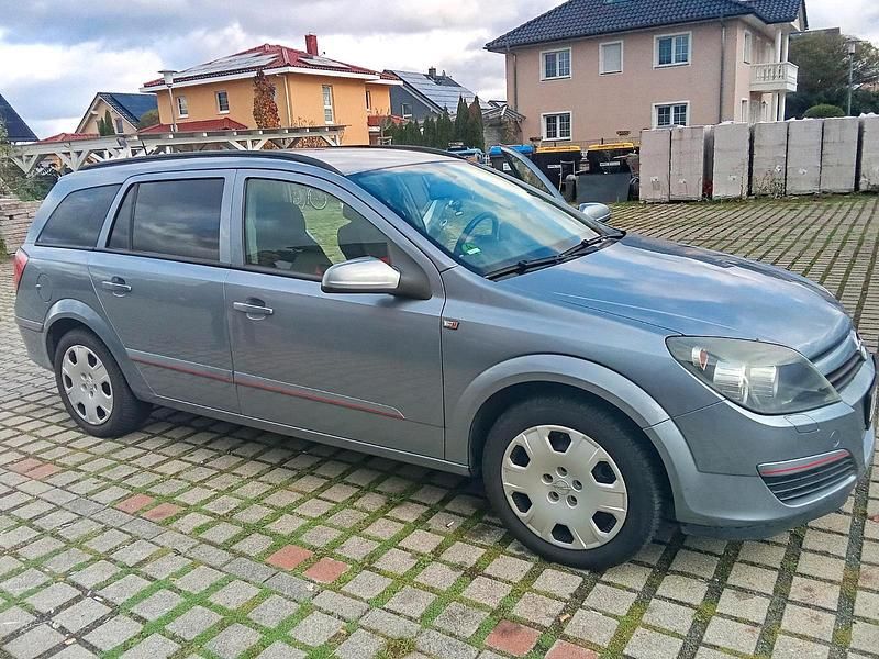 Silber Gebraucht 2005 Opel Astra Kombi | 2.800 € (Etwas zu teuer) - Bild 1/4