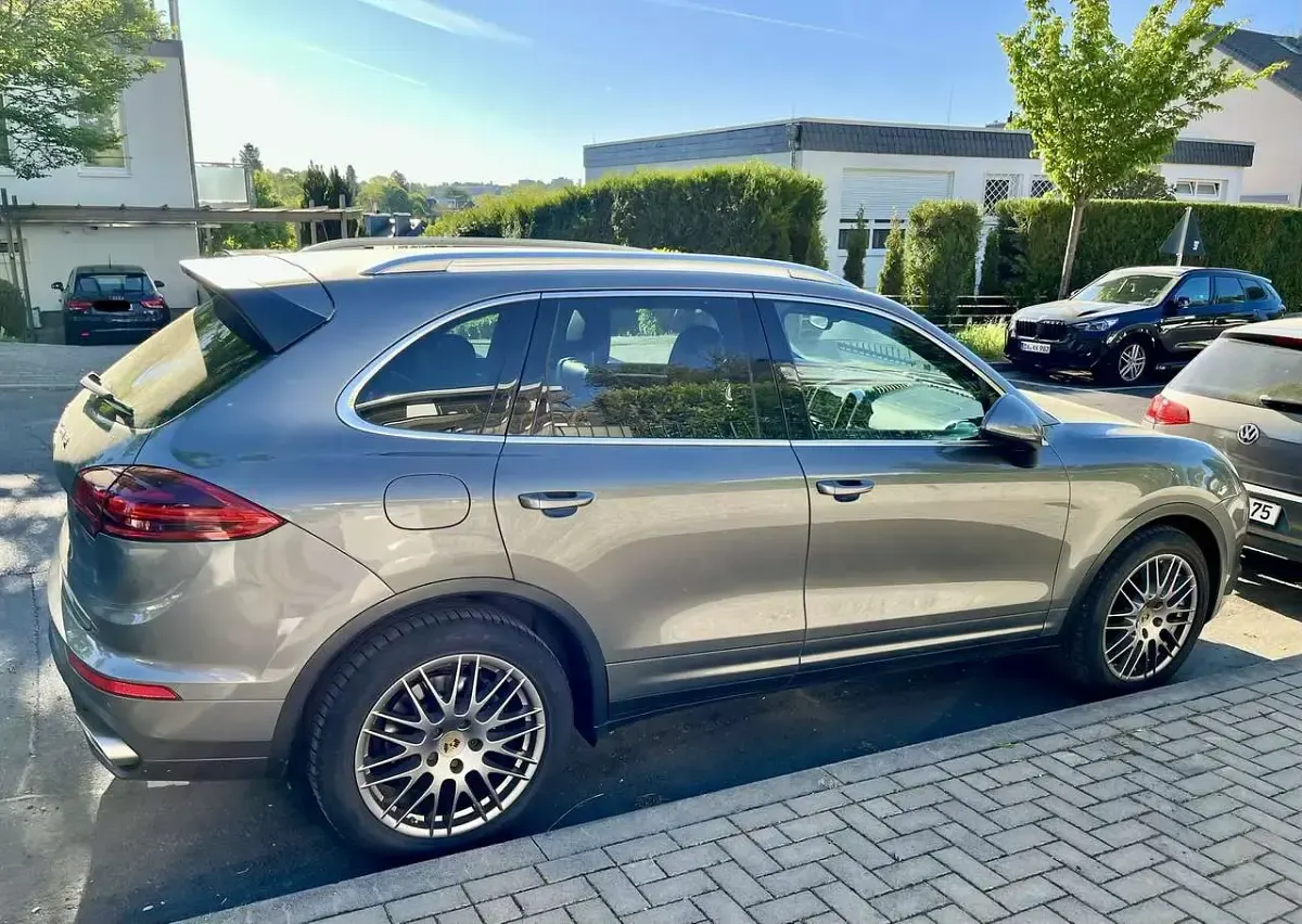 Second-hand Porsche Cayenne 262 CP (192 kW) 2016 Gri SUV