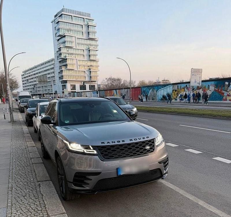 Grau Gebraucht 2020 Land Rover Range Rover Velar SE Dynamic SUV | 49.900 € (Teuer) - Bild 1/4