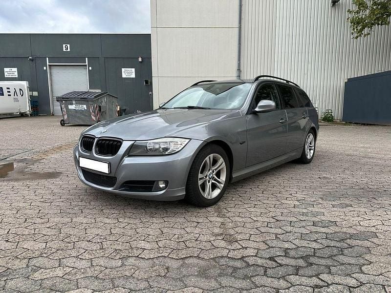 Grau Gebraucht 2010 BMW 320 Performance Limousine | 5.950 € (Guter Preis) - Bild 1/4