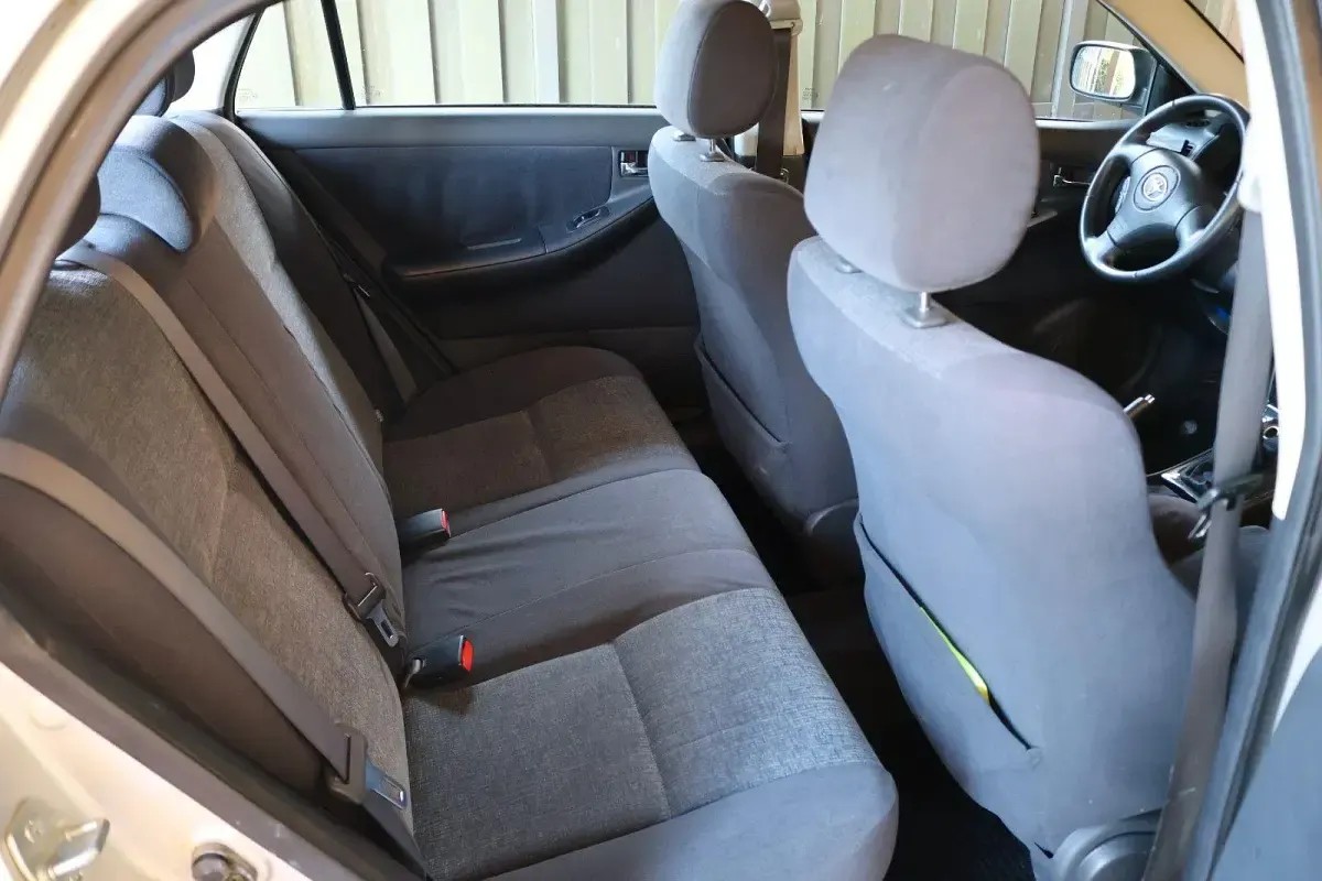 Occasion Toyota Corolla Sol 110 ch (80 kW) 2002 Argent Berline
