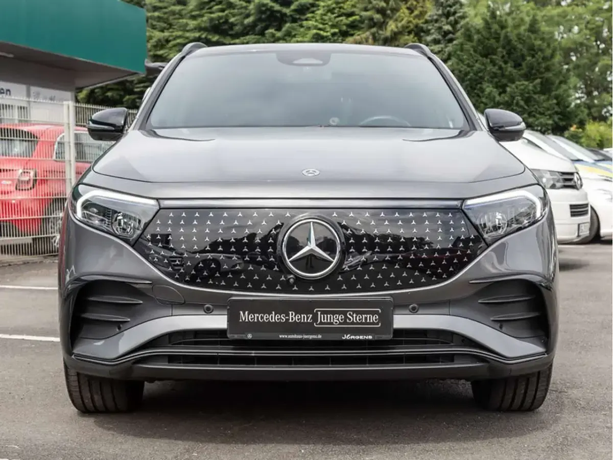 Gebraucht Mercedes EQA300 AMG 167 kW (228 PS) 2025 Grau metalliclack mountaingrau SUV