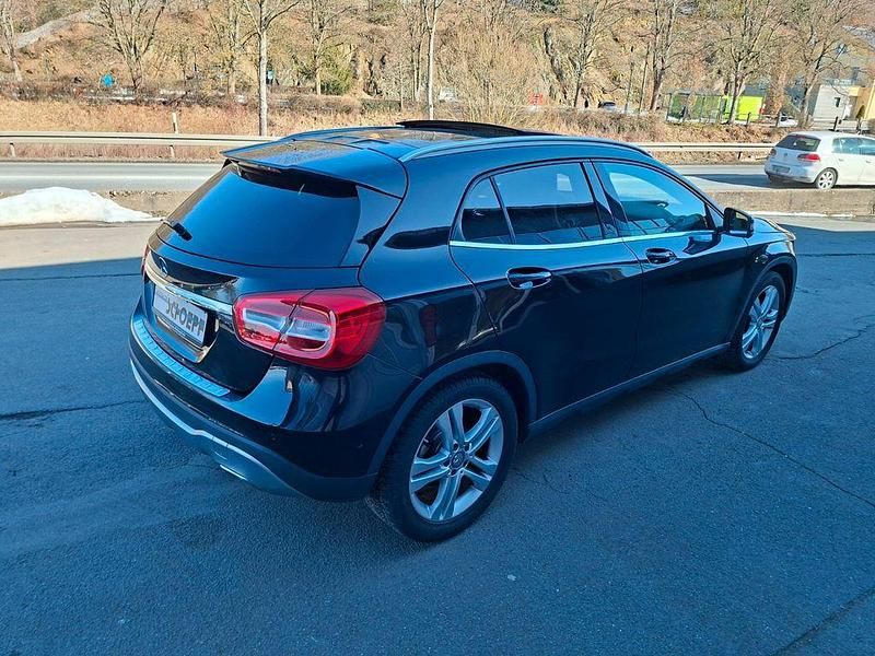 Gebraucht Mercedes GLA200 136 PS (100 kW) 2017 Schwarz SUV