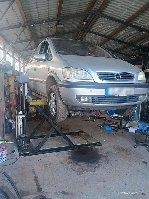 Gebraucht Opel Zafira 125 PS (91 kW) 2003 Silber Van / Kleinbus