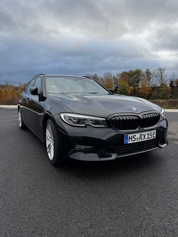 Schwarz Gebraucht 2022 BMW 330e Performance Kombi | 22.999 € (Superpreis) - Bild 1/4