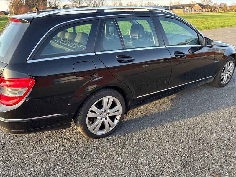 Gebraucht Mercedes C180 156 PS (114 kW) 2010 Schwarz Kombi