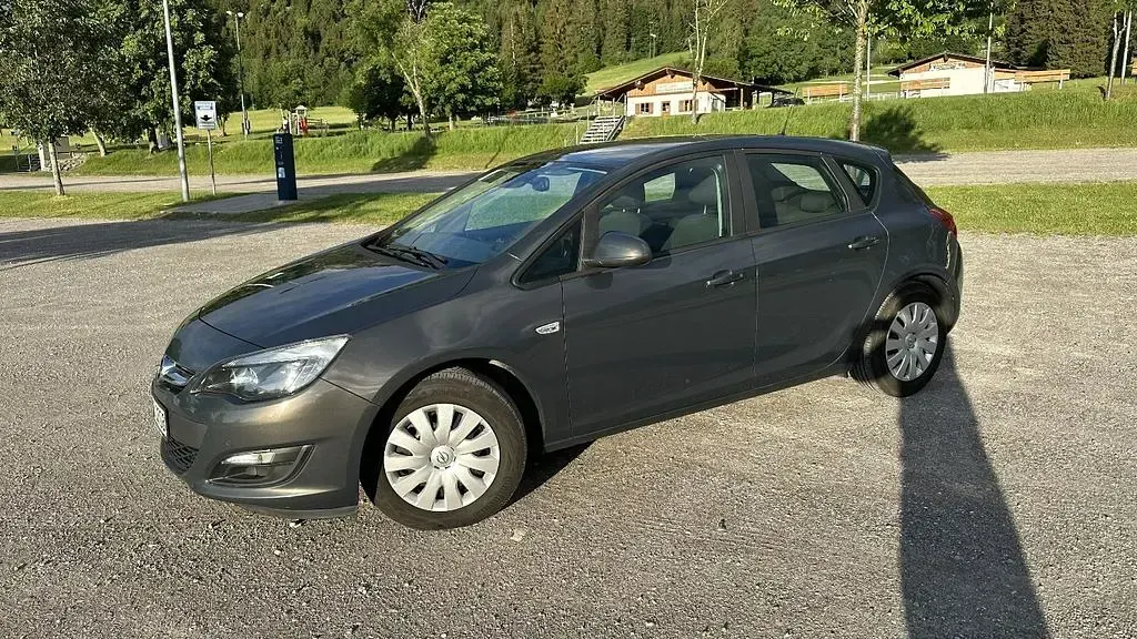 Gebraucht Opel Astra Edition 140 PS (102 kW) 2012 Grau Limousine