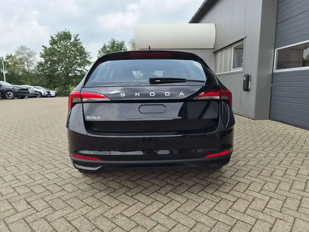 Neu Skoda Scala Selection 116 PS (85 kW) 2026 Blackmagic perleffekt Kleinwagen