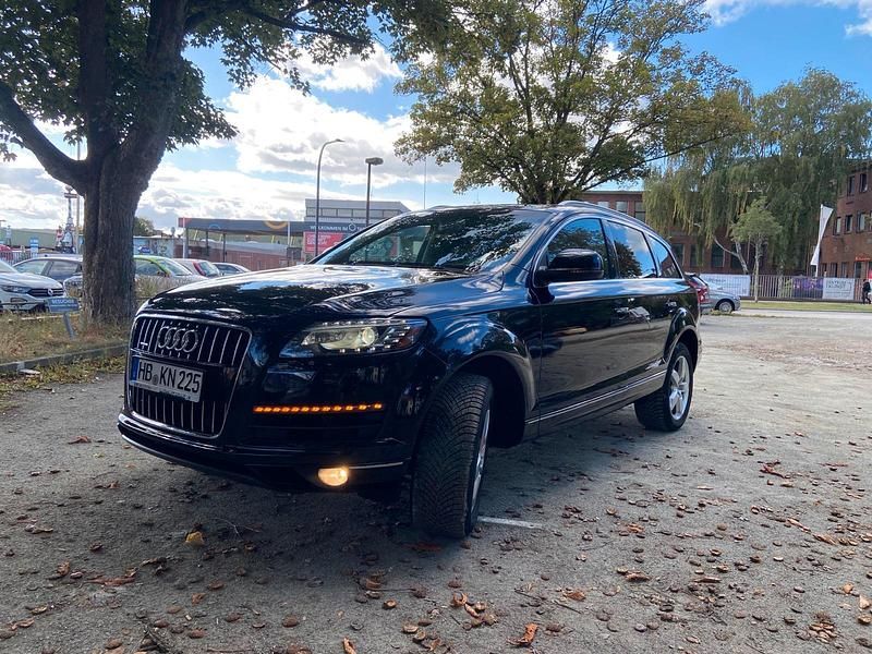 Schwarz Gebraucht 2014 Audi Q7 SUV | 22.000 € (Etwas zu teuer) - Bild 1/4