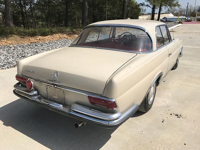 Gebraucht Mercedes 220 163 PS (119 kW) 1965 Beige Coupé