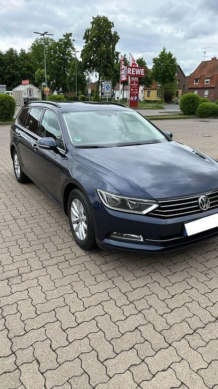 Gebraucht VW Passat Comfortline 150 PS (110 kW) 2017 Blau Kombi