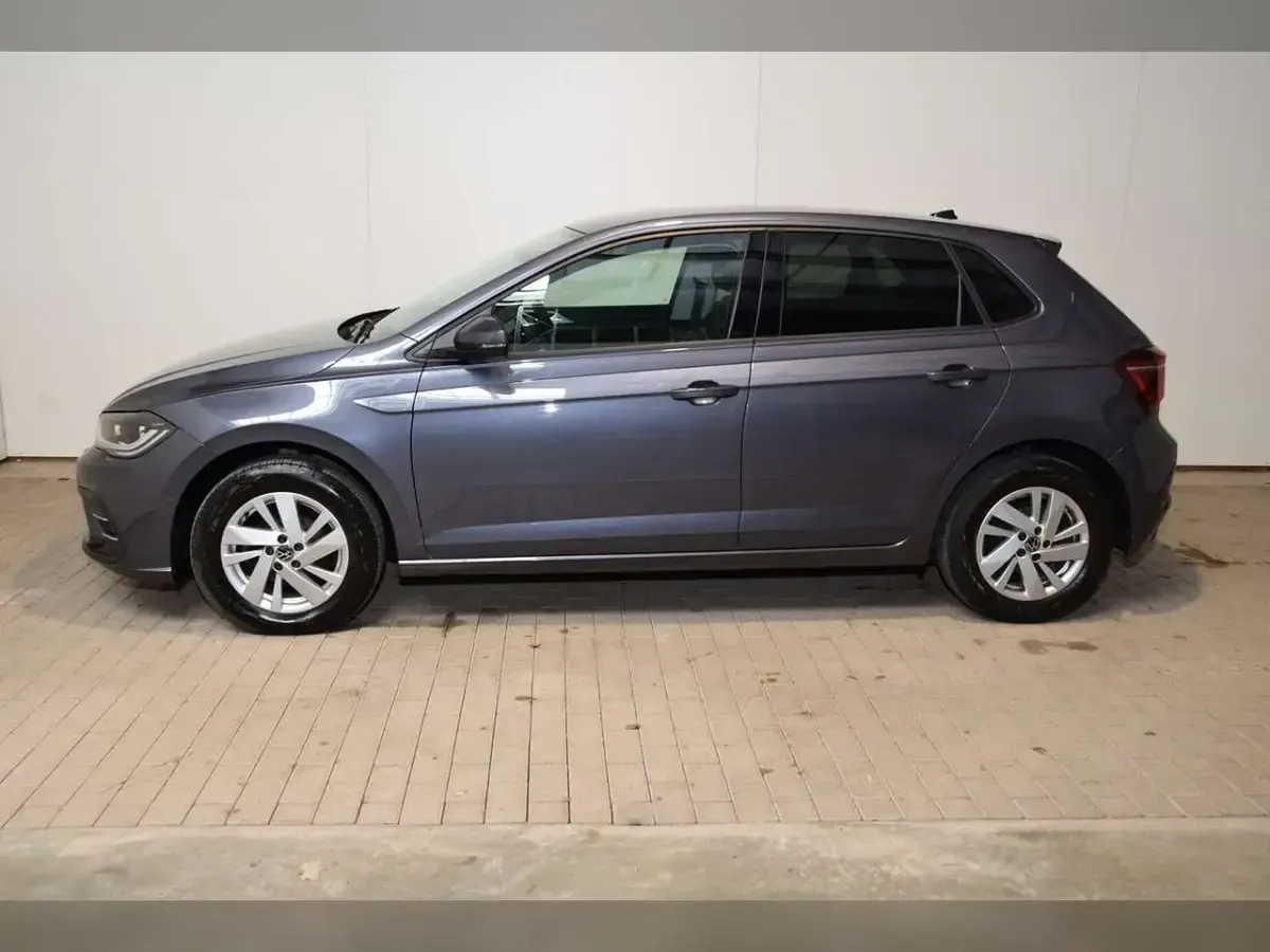 Gebraucht VW Polo Style 95 PS (69 kW) 2022 Rauchgrau metallic Kleinwagen