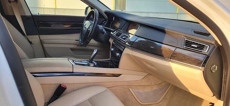Gebraucht BMW 750 449 PS (330 kW) 2014 Weiß Limousine