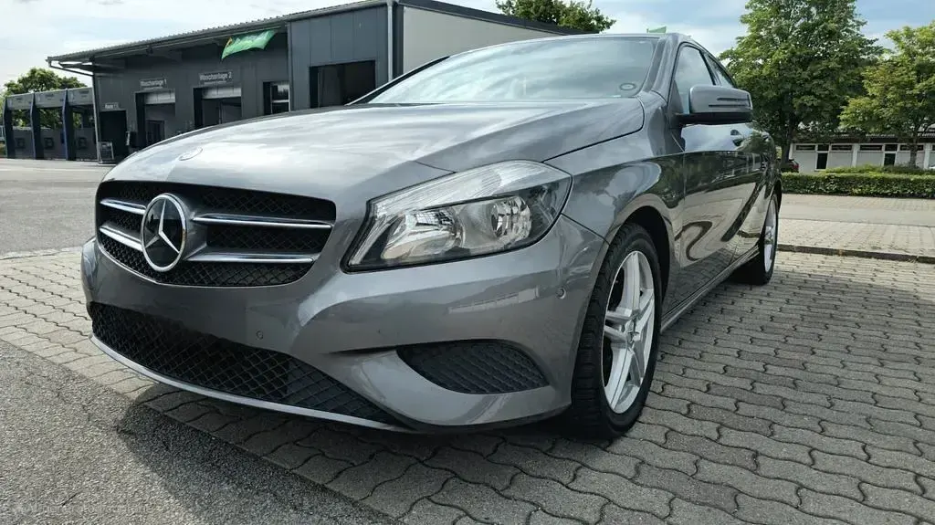 Gebraucht Mercedes A180 122 PS (89 kW) 2013 Grau Kleinwagen