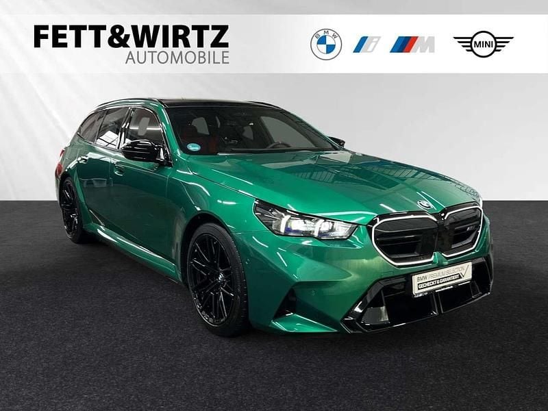 Isle of man gruen metallic Gebraucht 2025 BMW M5 Sport Line Kombi | 122.900 € (Guter Preis) - Bild 1/3