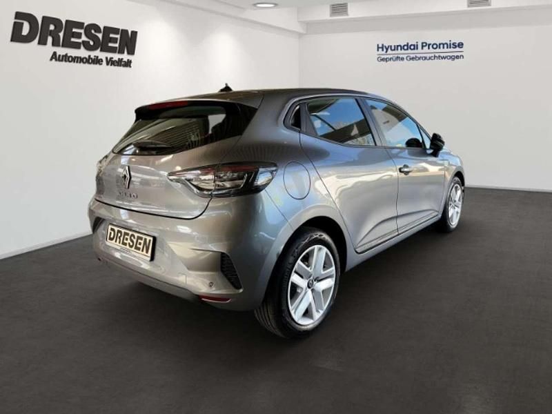 Neu Renault Clio V Evolution 91 PS (66 kW) 2025 Grau Limousine