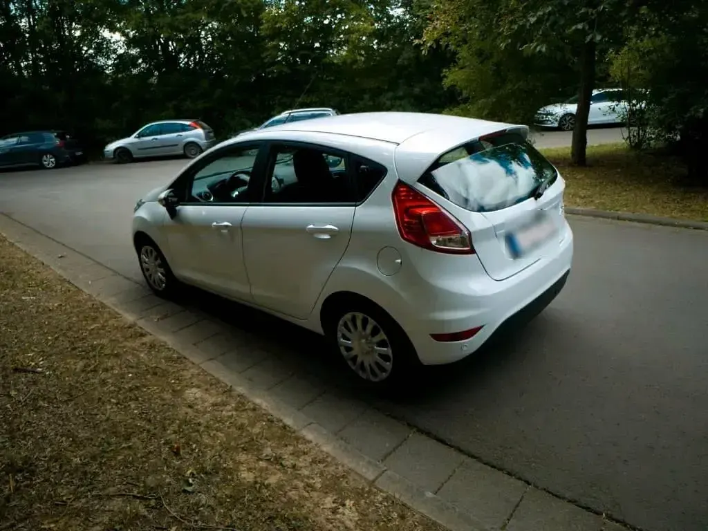 Gebraucht Ford Fiesta Trend 80 PS (58 kW) 2016 Weiß Kleinwagen