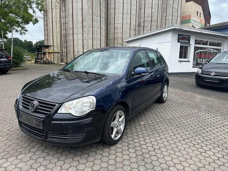 Blau Gebraucht 2006 VW Polo Trendline Limousine | 2.290 € (Fairer Preis) - Bild 1/4