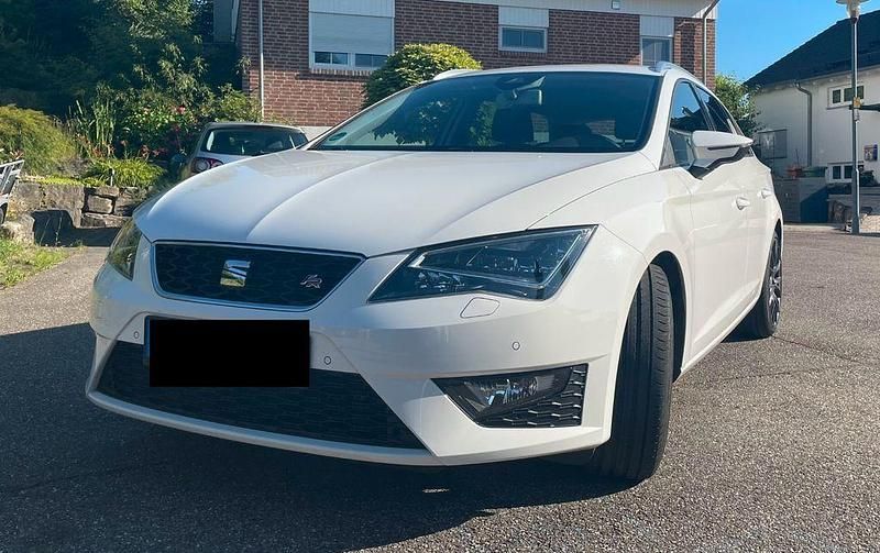 Weiß Gebraucht 2016 Seat Leon ST FR Kombi | 17.300 € (Fairer Preis) - Bild 1/4