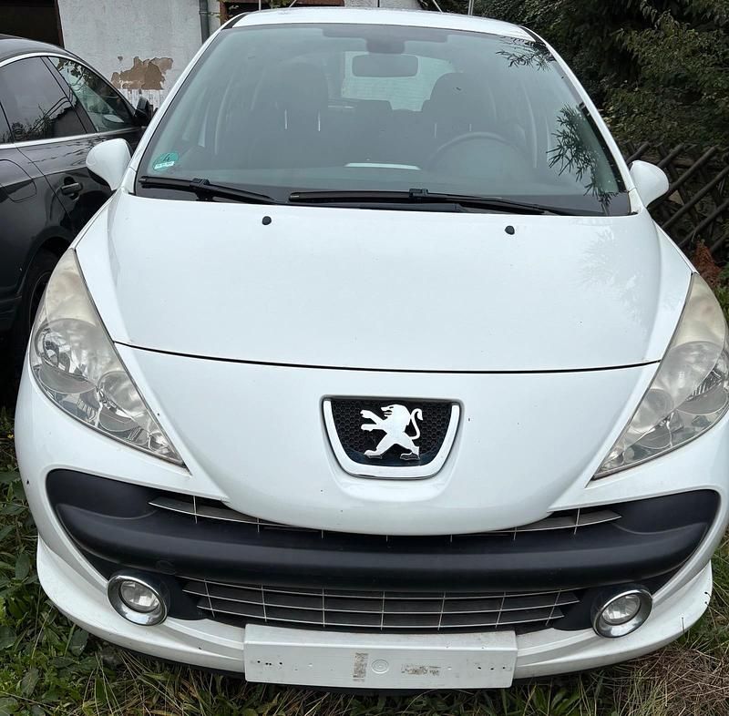 Weiß Gebraucht 2009 Peugeot 207 Kleinwagen | 1.800 € (Fairer Preis) - Bild 1/4
