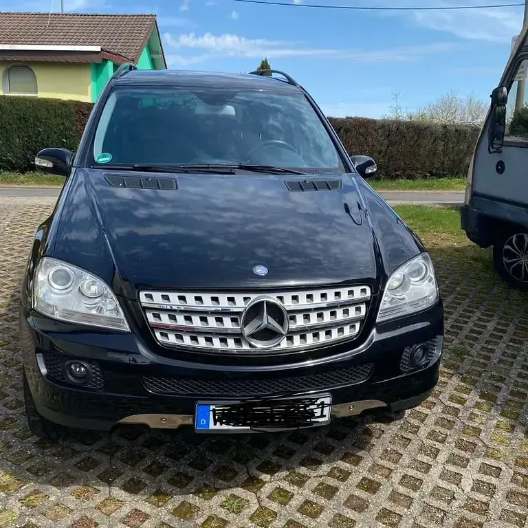 Second-hand Mercedes 280 190 CP (139 kW) 2007 Negru SUV