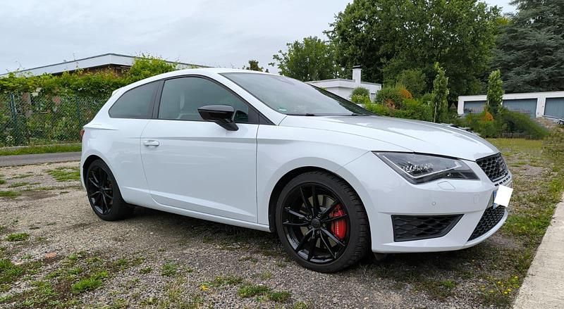 Weiß Gebraucht 2016 Cupra Leon Coupé | 17.500 € (Superpreis) - Bild 1/4