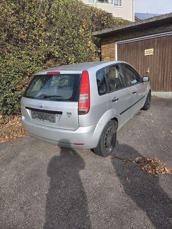 Gebraucht Ford Fiesta Trend 80 PS (58 kW) 2003 Kleinwagen