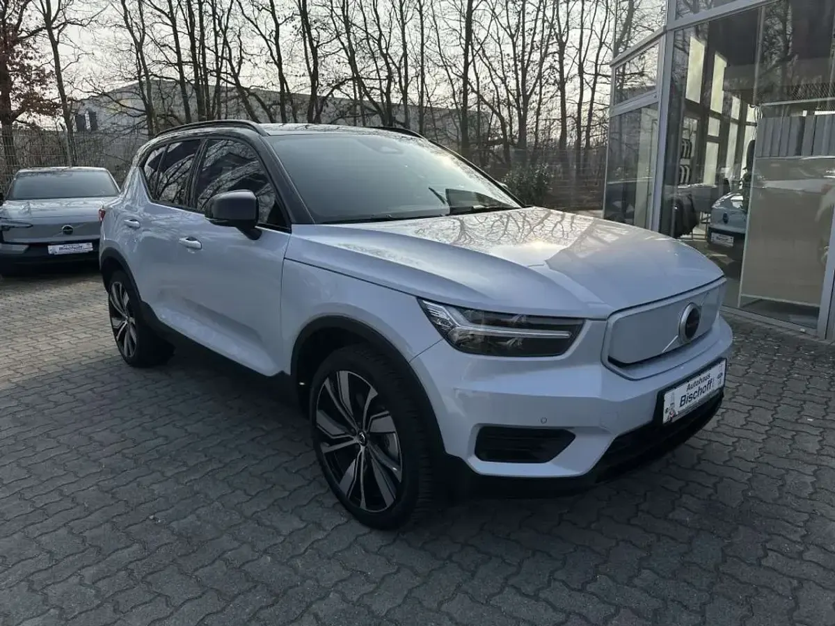 Gebraucht Volvo XC40 Plus 169 kW (231 PS) 2022 Silber metallic SUV