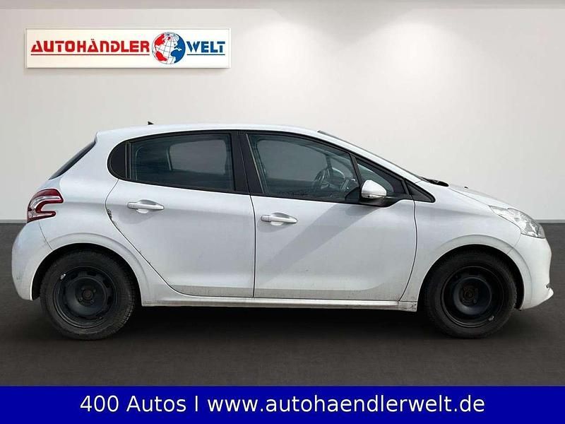 Gebraucht Peugeot 208 Active 68 PS (50 kW) 2014 Weiß Kleinwagen