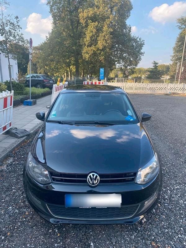 Gebraucht VW Polo 90 PS (66 kW) 2014 Schwarz Limousine