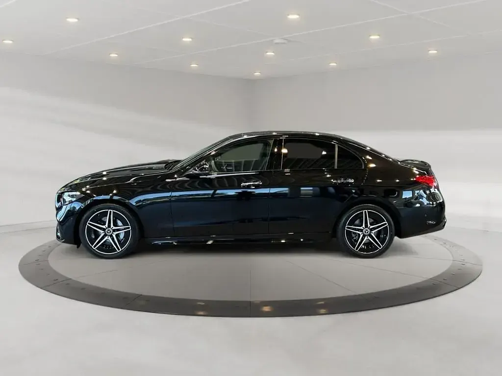 Gebraucht Mercedes C300 AMG 265 PS (194 kW) 2025 Schwarz Limousine
