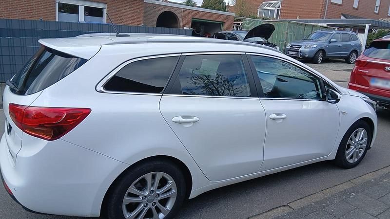 Gebraucht Kia Ceed 128 PS (94 kW) 2015 Weiß Kleinwagen