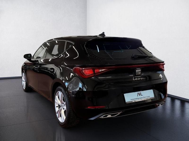 Second-hand Seat Leon FR 150 CP (110 kW) 2025 Negru Berlinǎ