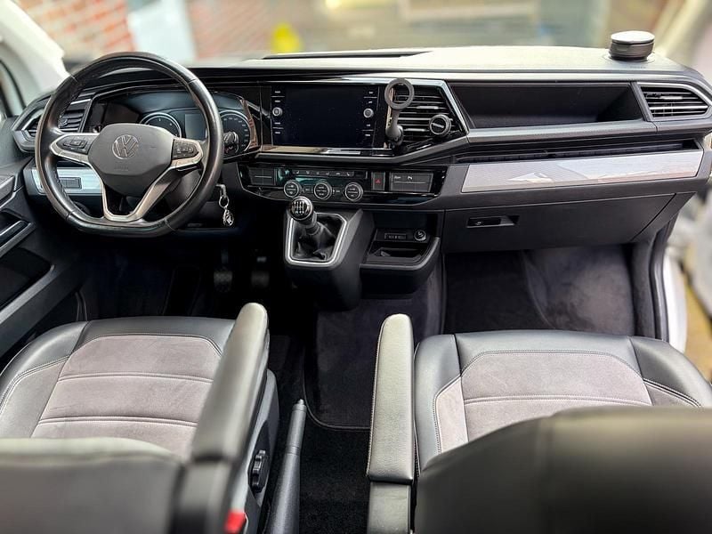 Usado VW Multivan 150 HP (110 kW) 2021 Branco Monovolume