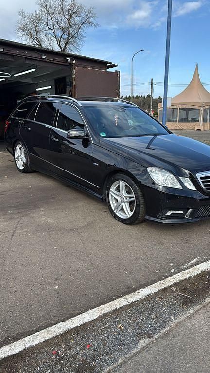 Gebraucht Mercedes E350 Avantgarde 265 PS (194 kW) 2011 Schwarz Kombi
