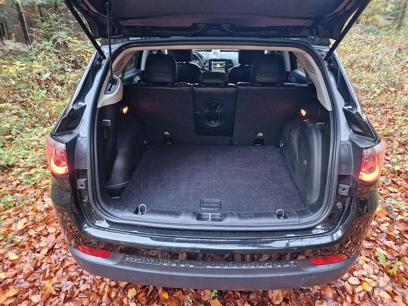 Gebraucht Jeep Compass Limited 140 PS (102 kW) 2019 Schwarz SUV