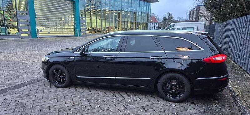 Gebraucht Ford Mondeo Vignale 211 PS (155 kW) 2015 Schwarz Kombi