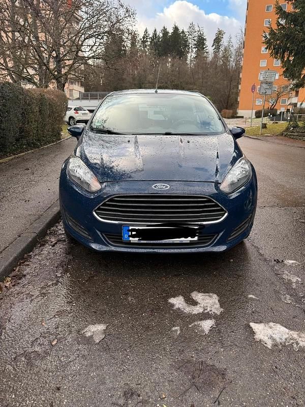 Blau Gebraucht 2014 Ford Fiesta Celebration Limousine | 5.700 € (Fairer Preis) - Bild 1/4