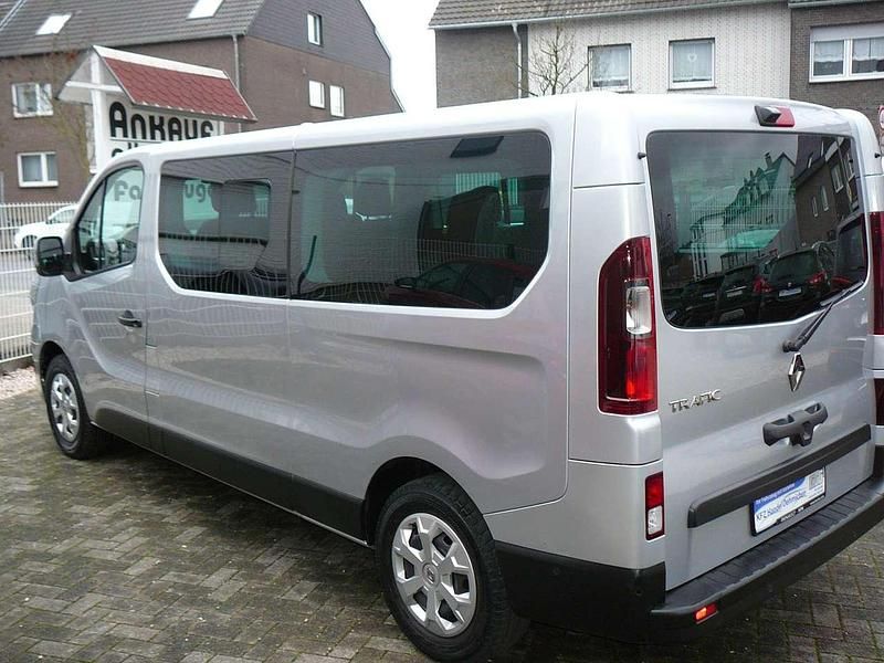 Gebraucht Renault Trafic 110 PS (80 kW) 2022 Highland grey Van / Kleinbus