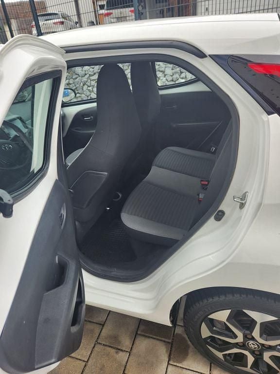 Gebraucht Toyota Aygo Play 72 PS (52 kW) 2018 Weiß Kleinwagen