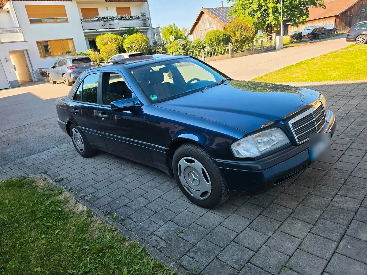 Gebraucht Mercedes C200 136 PS (100 kW) 1995 Blau Limousine