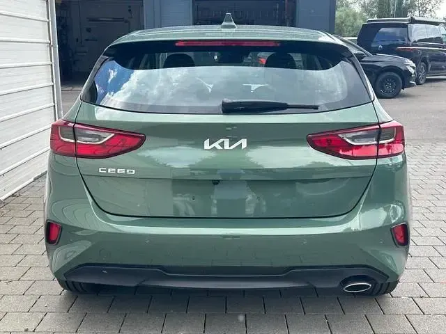 Neu Kia Ceed Silver 140 PS (102 kW) 2025 Experience grün metallic experience grün metallic Kleinwagen