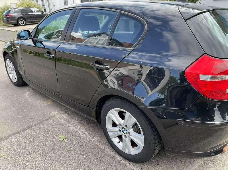 Schwarz Gebraucht 2009 BMW 116 Kleinwagen | 4.700 € (Fairer Preis) - Bild 1/4