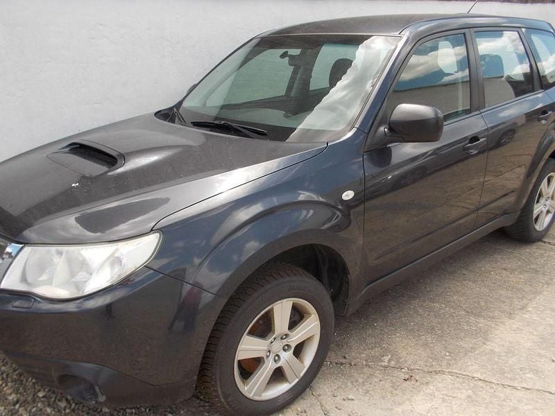 Gebraucht Subaru Forester Active 147 PS (108 kW) 2012 Grau SUV