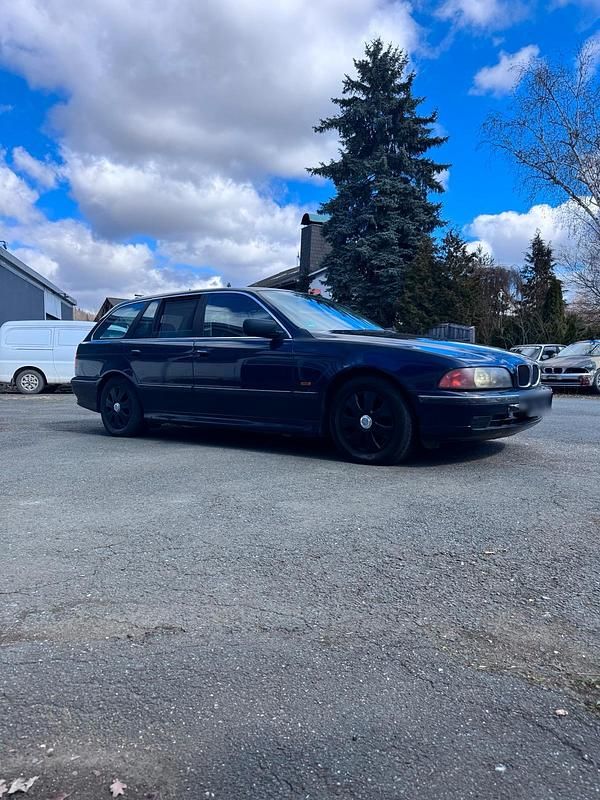 Gebraucht BMW 528 193 PS (141 kW) 1998 Blau Kombi