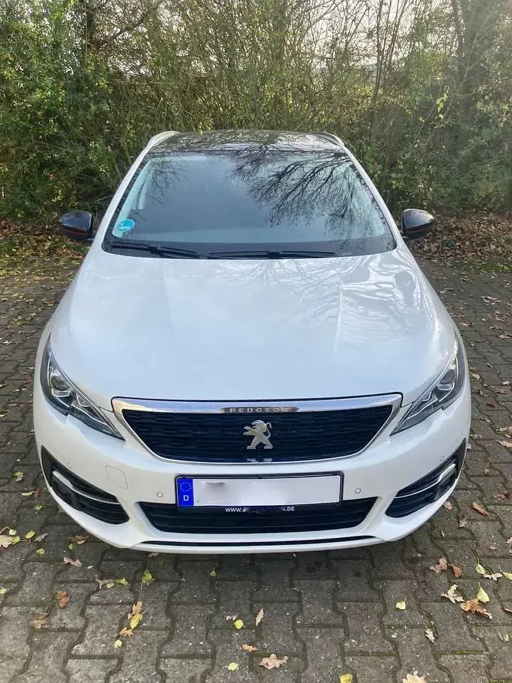 Gebraucht Peugeot 308 SW 131 PS (96 kW) 2019 Weiß Kombi