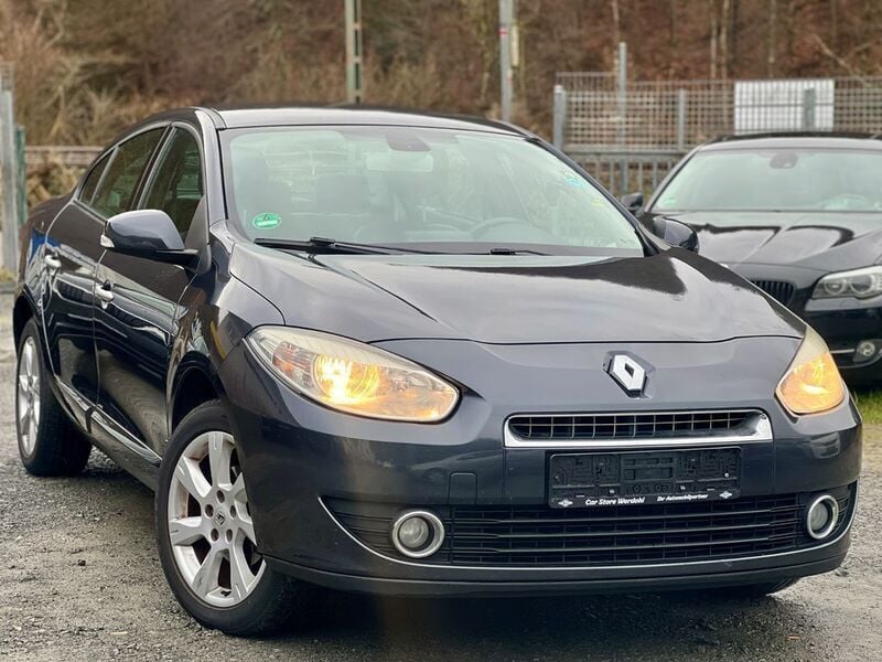 Grau Gebraucht 2011 Renault Fluence Dynamique Limousine | 3.490 € (Fairer Preis) - Bild 1/4