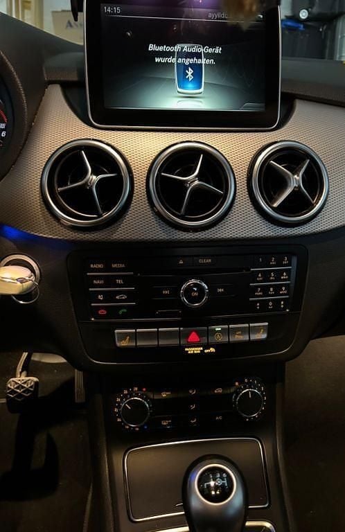 Gebraucht Mercedes B180 122 PS (89 kW) 2016 Silber Van / Kleinbus